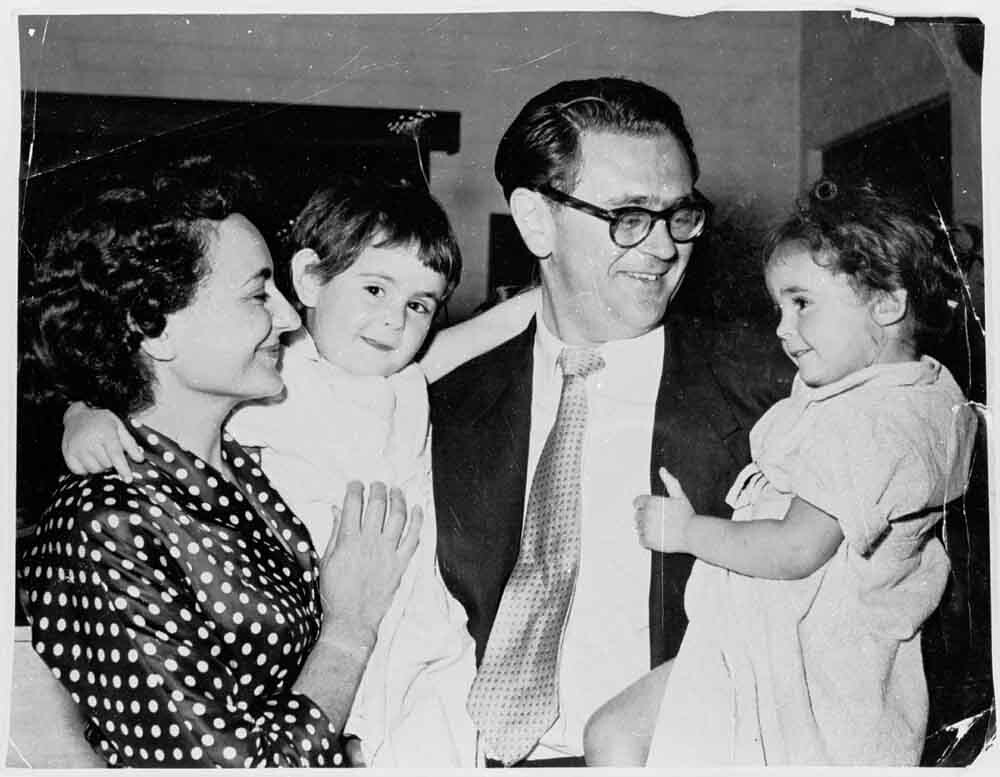 la448-7-2-first-and-slovo-with-children